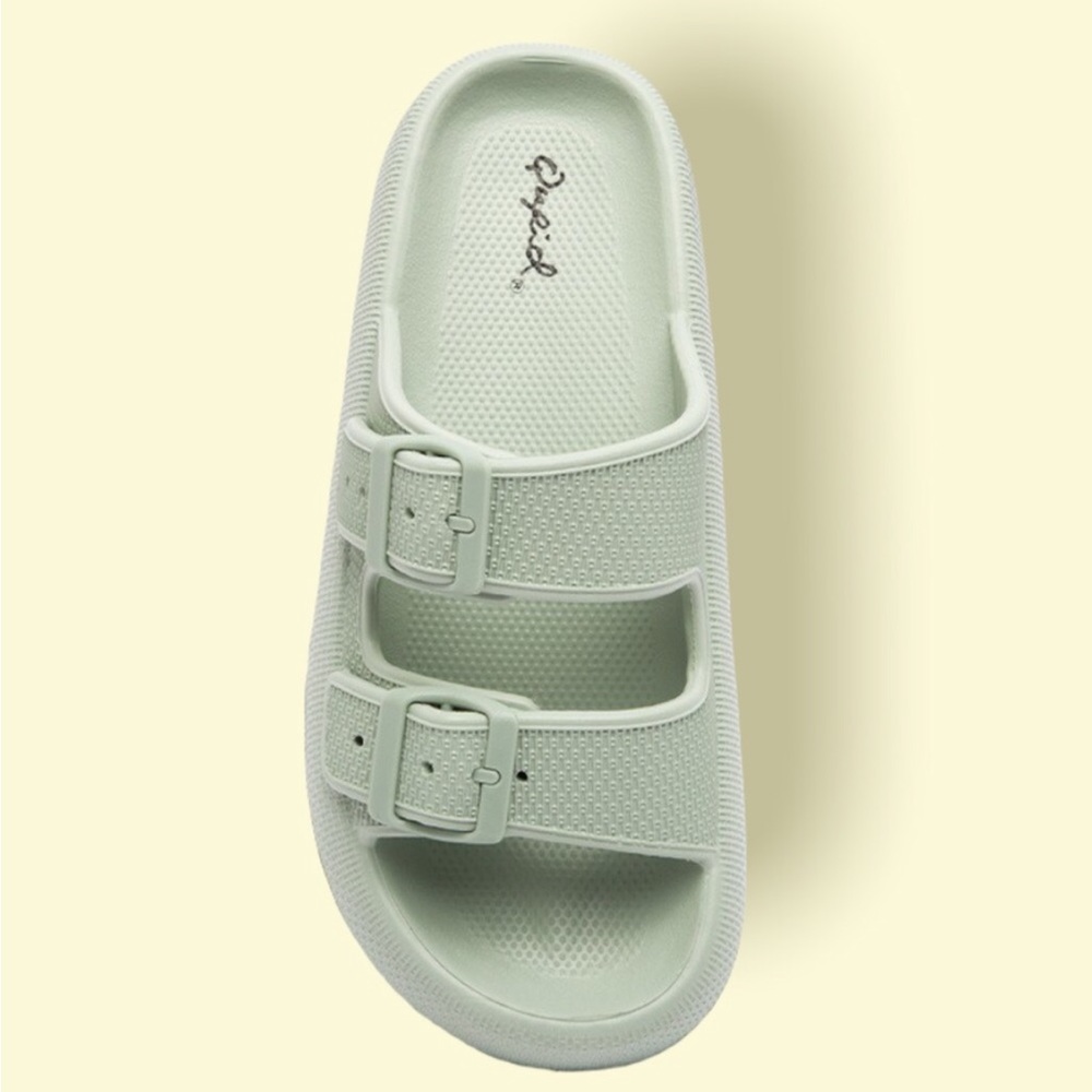 Qupid pillow sandals/slippers, comfort slides. Mint green size 10.